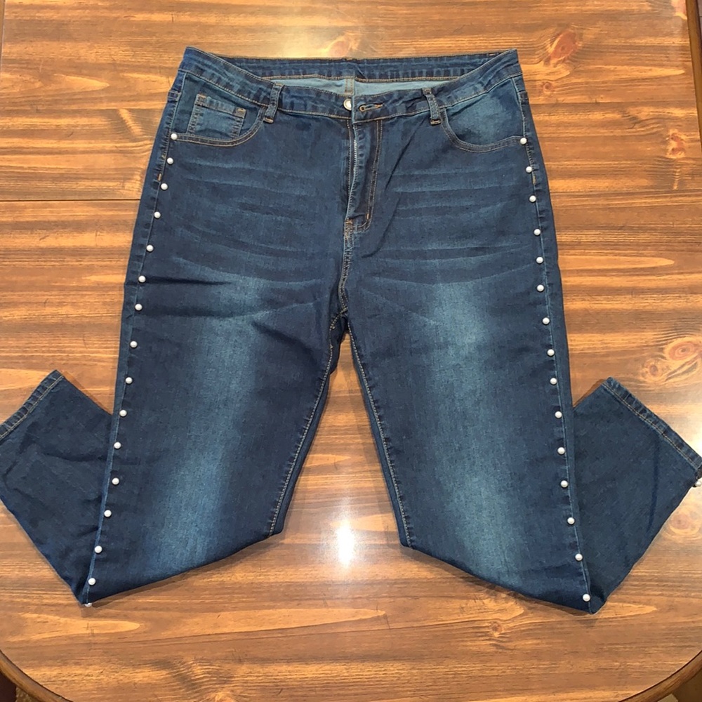 SHEIN- Pearl Designed Jeans